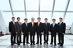 동원그룹 김재철 회장이 공사를 방문한 기념으로 찍은 단체사진