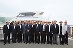 전국해양산업총연합회 회원들이 광양항을 방문한 기념으로 찍은 단체사진